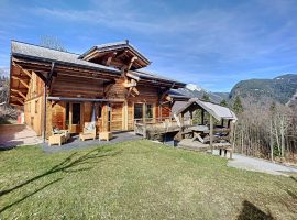 Charming chalet with panoramic views, 10-minute drive to Morzine ski slopes